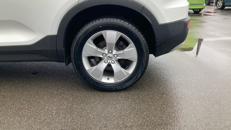 Volvo Xc40 2.0 T4 Momentum Pro 5dr AWD Geartronic Petrol Estate